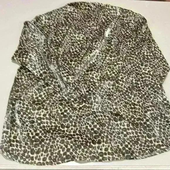 Entro Leopard Print Shimmer Long Sleeve Button Down Size XL - Picture 2 of 3